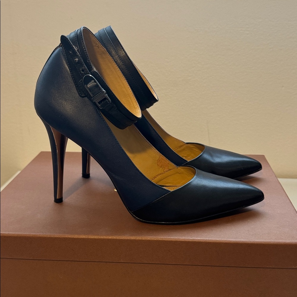 Coach Black and Navy Leather Heels 👠